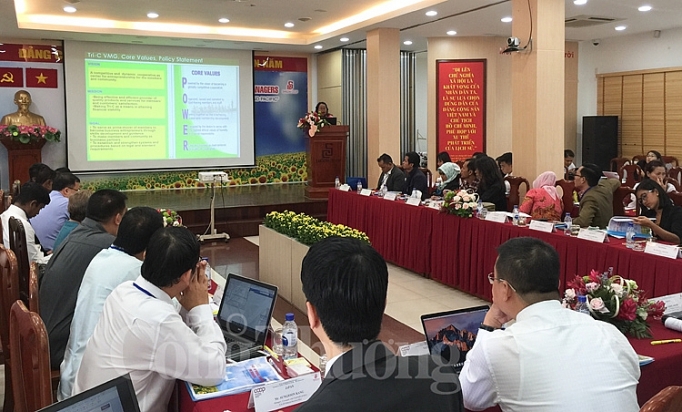 Hoi thao ban le.jpg (254 KB)
